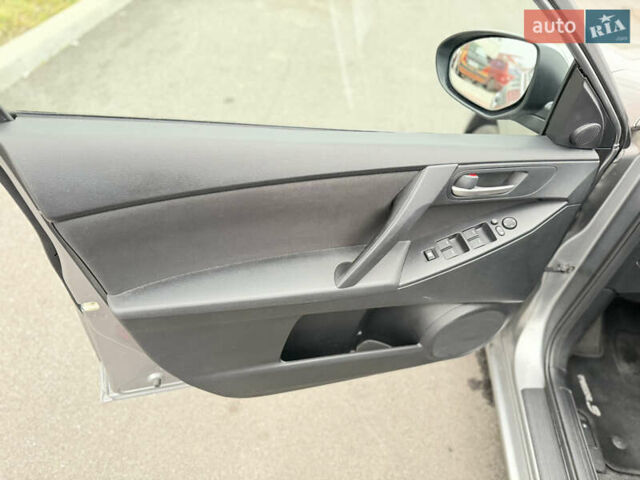 Серый Мазда 3, объемом двигателя 1.6 л и пробегом 75 тыс. км за 8450 $, фото 90 на Automoto.ua