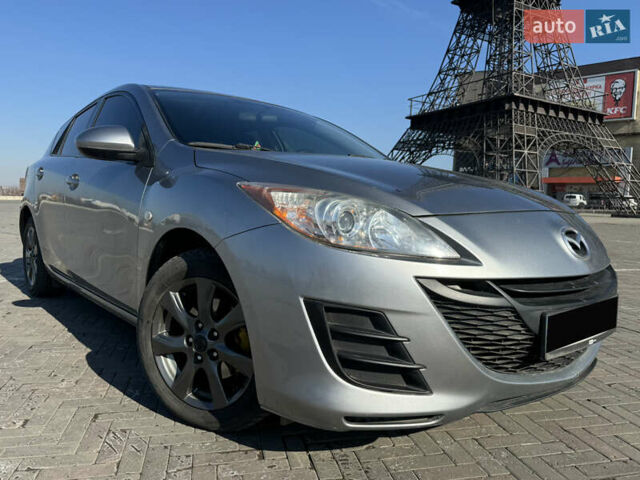 Сірий Мазда 3, об'ємом двигуна 1.56 л та пробігом 272 тис. км за 6000 $, фото 1 на Automoto.ua