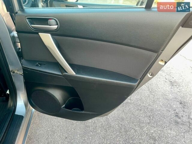 Сірий Мазда 3, об'ємом двигуна 1.6 л та пробігом 185 тис. км за 6850 $, фото 42 на Automoto.ua