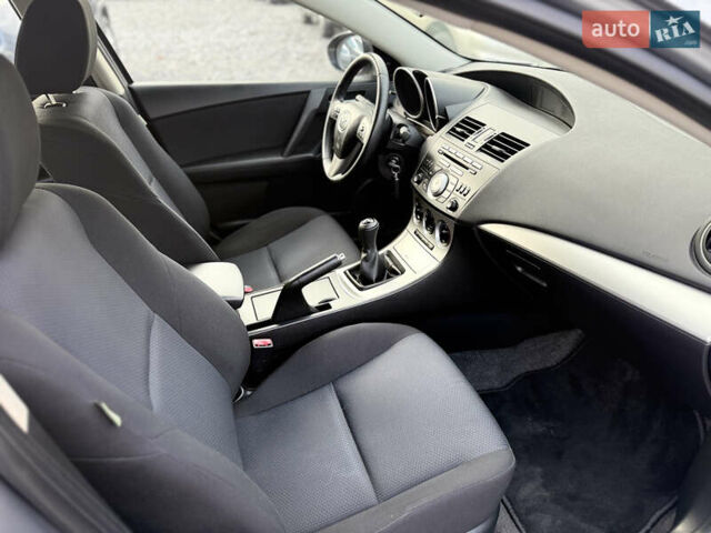 Серый Мазда 3, объемом двигателя 1.6 л и пробегом 229 тыс. км за 6750 $, фото 19 на Automoto.ua