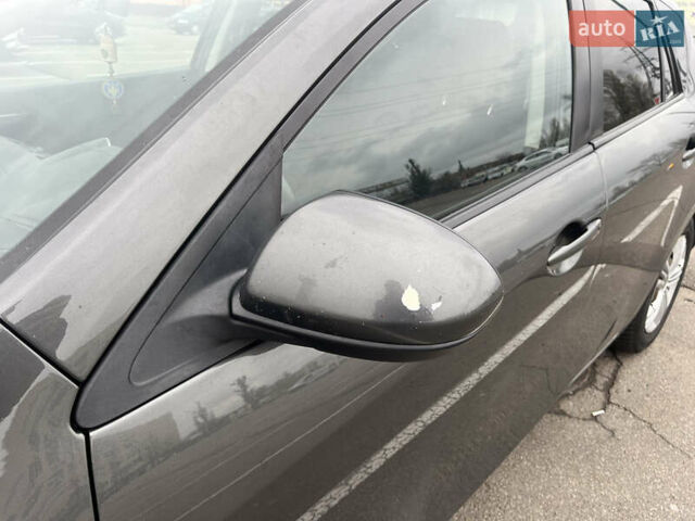 Серый Мазда 3, объемом двигателя 1.6 л и пробегом 255 тыс. км за 6600 $, фото 16 на Automoto.ua