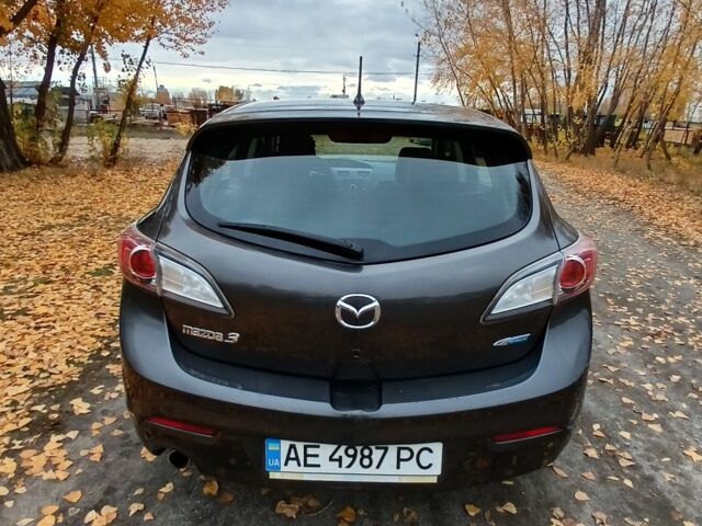Серый Мазда 3, объемом двигателя 2 л и пробегом 195 тыс. км за 7900 $, фото 1 на Automoto.ua