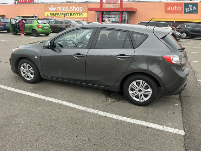 Серый Мазда 3, объемом двигателя 1.6 л и пробегом 255 тыс. км за 6600 $, фото 7 на Automoto.ua
