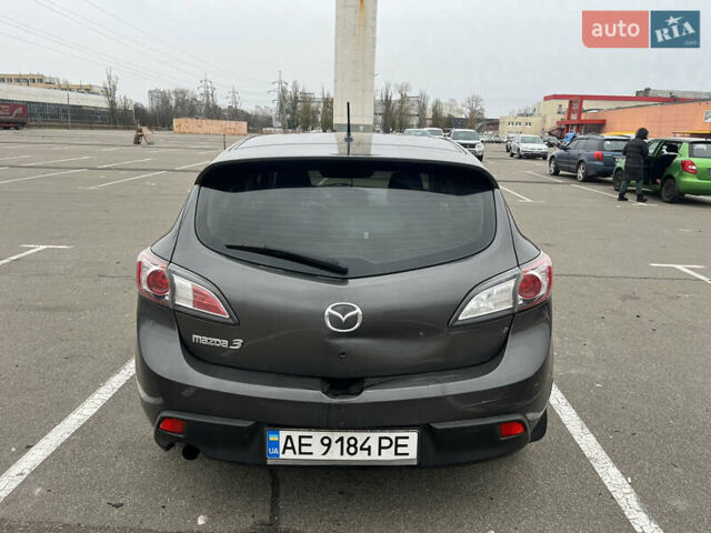 Серый Мазда 3, объемом двигателя 1.6 л и пробегом 255 тыс. км за 6600 $, фото 5 на Automoto.ua