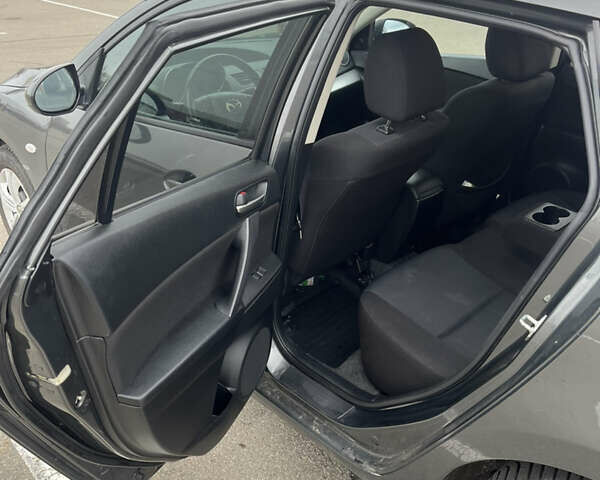 Сірий Мазда 3, об'ємом двигуна 1.56 л та пробігом 265 тис. км за 5800 $, фото 16 на Automoto.ua