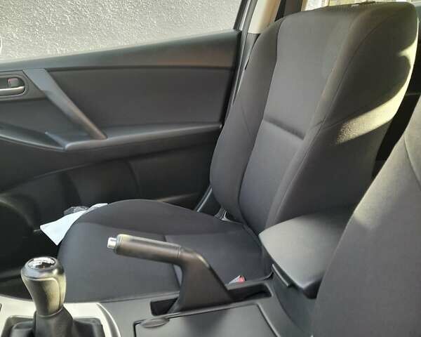 Серый Мазда 3, объемом двигателя 1.6 л и пробегом 157 тыс. км за 7300 $, фото 9 на Automoto.ua