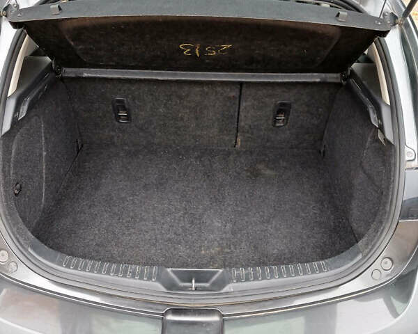 Серый Мазда 3, объемом двигателя 2 л и пробегом 195 тыс. км за 7200 $, фото 5 на Automoto.ua