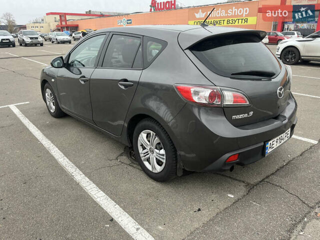 Серый Мазда 3, объемом двигателя 1.6 л и пробегом 255 тыс. км за 6600 $, фото 6 на Automoto.ua