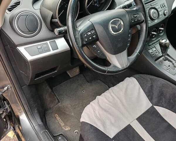 Серый Мазда 3, объемом двигателя 2 л и пробегом 195 тыс. км за 7200 $, фото 10 на Automoto.ua