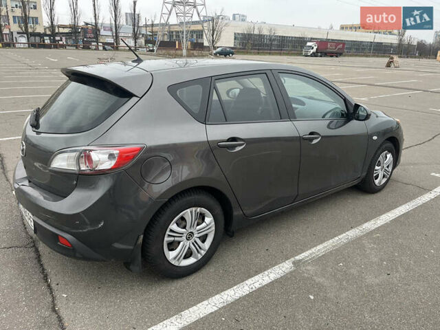 Сірий Мазда 3, об'ємом двигуна 1.56 л та пробігом 265 тис. км за 5800 $, фото 4 на Automoto.ua