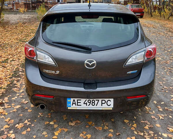 Серый Мазда 3, объемом двигателя 2 л и пробегом 195 тыс. км за 7200 $, фото 1 на Automoto.ua