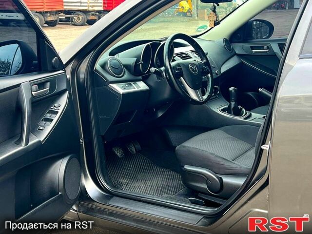 Серый Мазда 3, объемом двигателя 1.6 л и пробегом 210 тыс. км за 7300 $, фото 6 на Automoto.ua