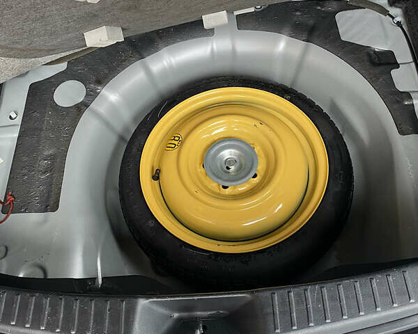 Серый Мазда 3, объемом двигателя 1.6 л и пробегом 164 тыс. км за 8500 $, фото 43 на Automoto.ua