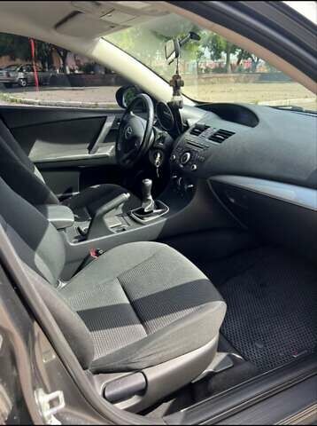 Сірий Мазда 3, об'ємом двигуна 1.6 л та пробігом 300 тис. км за 6600 $, фото 2 на Automoto.ua
