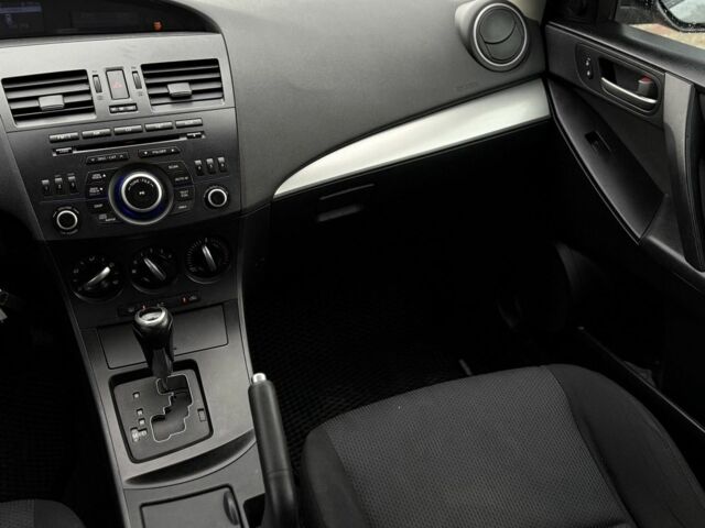 Сірий Мазда 3, об'ємом двигуна 2 л та пробігом 115 тис. км за 6999 $, фото 19 на Automoto.ua