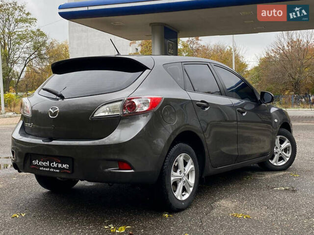 Сірий Мазда 3, об'ємом двигуна 1.56 л та пробігом 300 тис. км за 7299 $, фото 4 на Automoto.ua