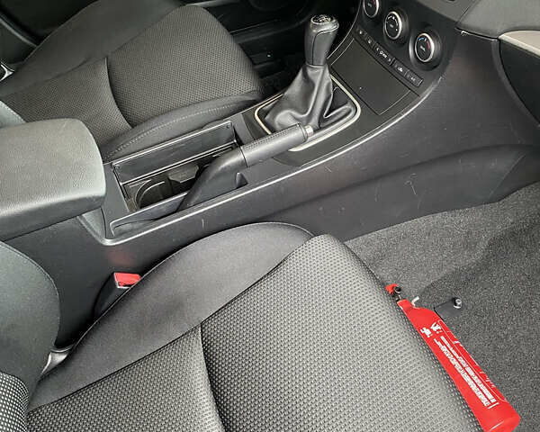 Серый Мазда 3, объемом двигателя 1.6 л и пробегом 164 тыс. км за 8500 $, фото 16 на Automoto.ua