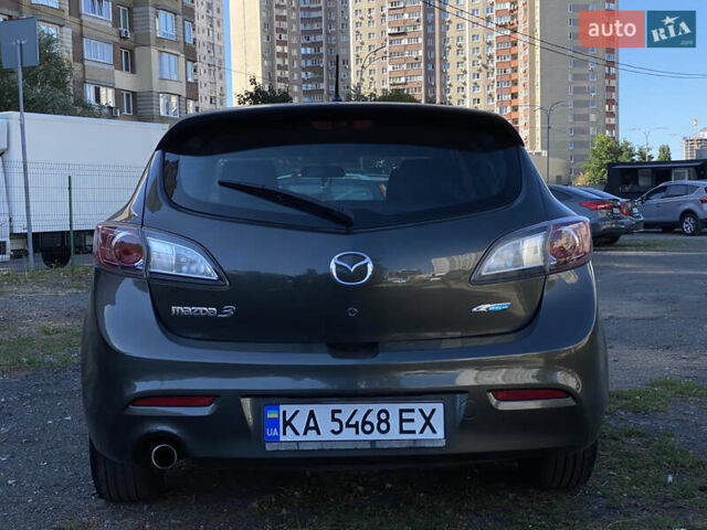 Серый Мазда 3, объемом двигателя 2 л и пробегом 150 тыс. км за 8599 $, фото 4 на Automoto.ua