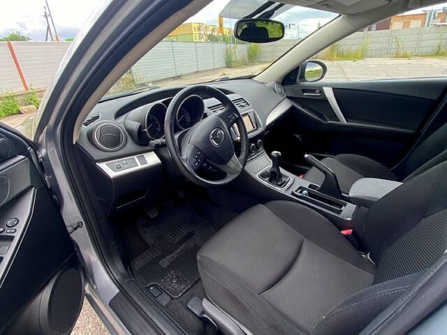 Сірий Мазда 3, об'ємом двигуна 1.6 л та пробігом 165 тис. км за 8500 $, фото 6 на Automoto.ua