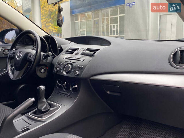 Сірий Мазда 3, об'ємом двигуна 1.56 л та пробігом 300 тис. км за 7299 $, фото 9 на Automoto.ua