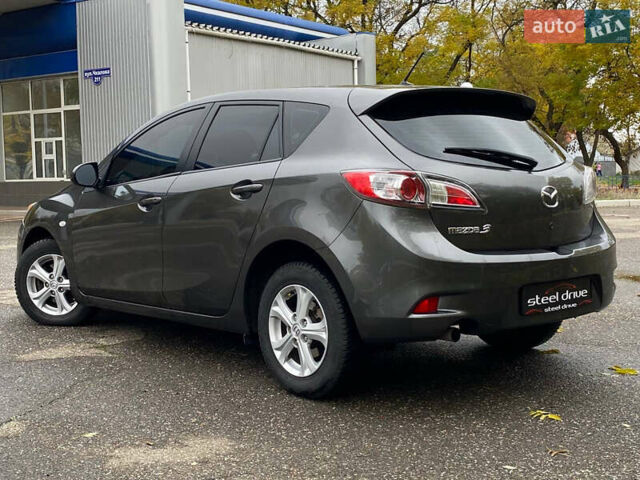 Сірий Мазда 3, об'ємом двигуна 1.56 л та пробігом 300 тис. км за 7299 $, фото 6 на Automoto.ua