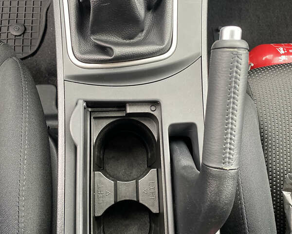 Серый Мазда 3, объемом двигателя 1.56 л и пробегом 164 тыс. км за 8499 $, фото 32 на Automoto.ua