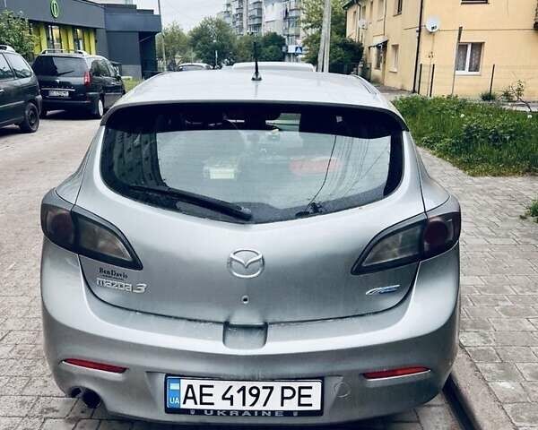 Серый Мазда 3, объемом двигателя 2 л и пробегом 200 тыс. км за 8000 $, фото 2 на Automoto.ua