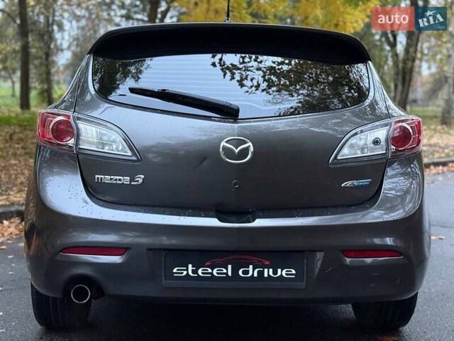 Серый Мазда 3, объемом двигателя 2 л и пробегом 160 тыс. км за 8699 $, фото 4 на Automoto.ua