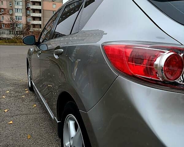 Серый Мазда 3, объемом двигателя 2 л и пробегом 156 тыс. км за 6900 $, фото 3 на Automoto.ua
