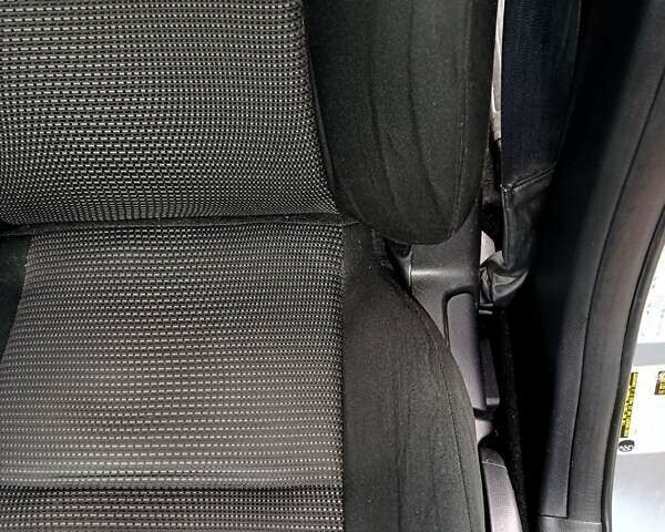 Серый Мазда 3, объемом двигателя 2 л и пробегом 156 тыс. км за 6900 $, фото 19 на Automoto.ua