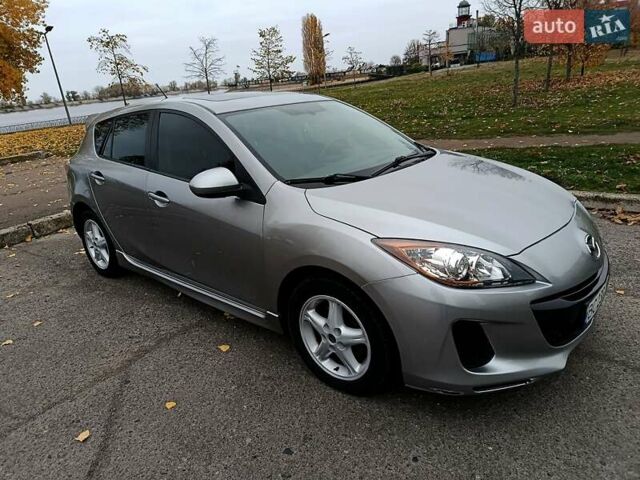 Серый Мазда 3, объемом двигателя 2 л и пробегом 156 тыс. км за 6900 $, фото 2 на Automoto.ua