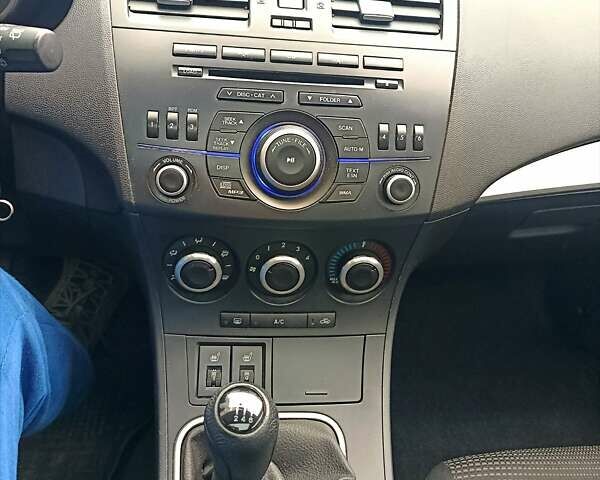 Серый Мазда 3, объемом двигателя 2 л и пробегом 156 тыс. км за 6900 $, фото 16 на Automoto.ua