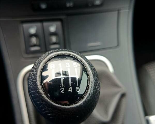 Серый Мазда 3, объемом двигателя 2 л и пробегом 156 тыс. км за 6900 $, фото 11 на Automoto.ua