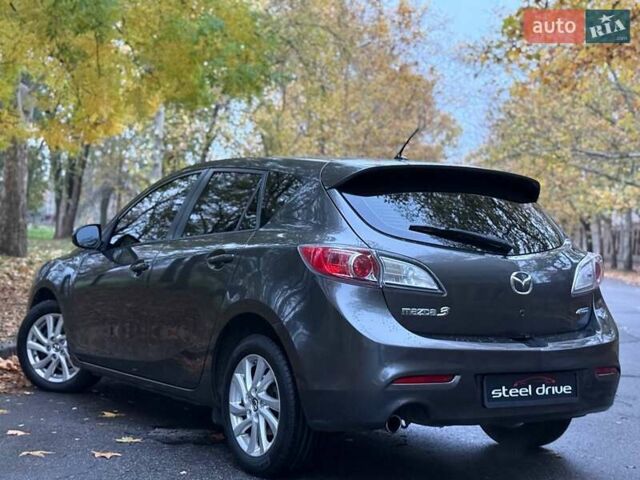 Серый Мазда 3, объемом двигателя 2 л и пробегом 160 тыс. км за 8699 $, фото 3 на Automoto.ua