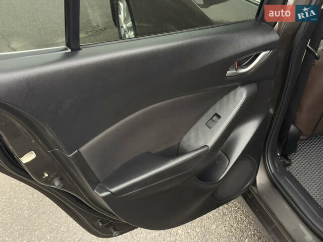 Сірий Мазда 3, об'ємом двигуна 2.19 л та пробігом 236 тис. км за 11500 $, фото 26 на Automoto.ua