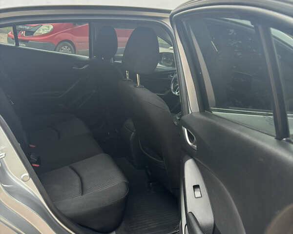 Серый Мазда 3, объемом двигателя 2.19 л и пробегом 190 тыс. км за 10300 $, фото 9 на Automoto.ua