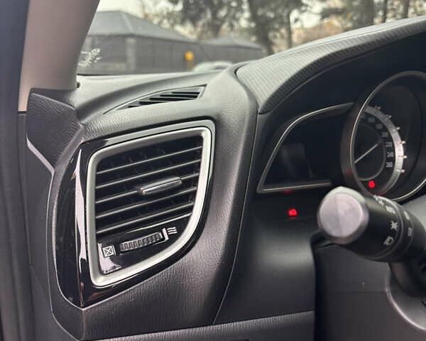 Серый Мазда 3, объемом двигателя 2.19 л и пробегом 190 тыс. км за 10300 $, фото 13 на Automoto.ua