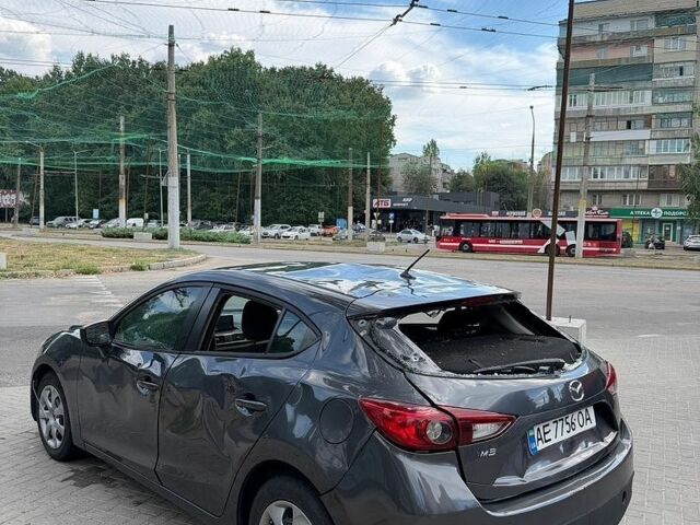 Серый Мазда 3, объемом двигателя 2 л и пробегом 120 тыс. км за 2700 $, фото 3 на Automoto.ua