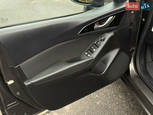 Сірий Мазда 3, об'ємом двигуна 2.19 л та пробігом 236 тис. км за 11500 $, фото 27 на Automoto.ua