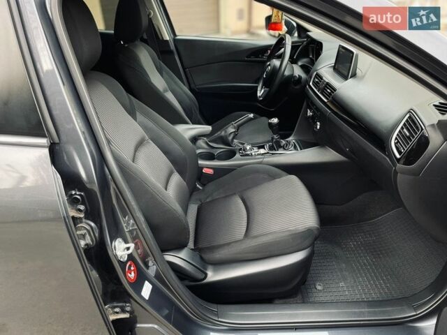Серый Мазда 3, объемом двигателя 2.19 л и пробегом 266 тыс. км за 10399 $, фото 24 на Automoto.ua