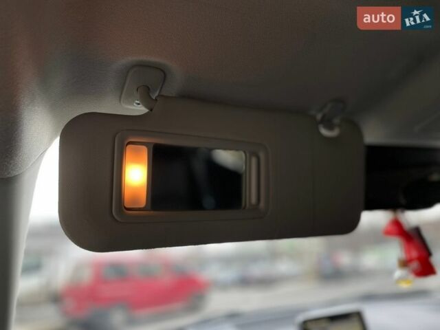 Серый Мазда 3, объемом двигателя 2.19 л и пробегом 266 тыс. км за 10399 $, фото 38 на Automoto.ua