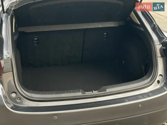 Серый Мазда 3, объемом двигателя 2.19 л и пробегом 266 тыс. км за 10399 $, фото 47 на Automoto.ua