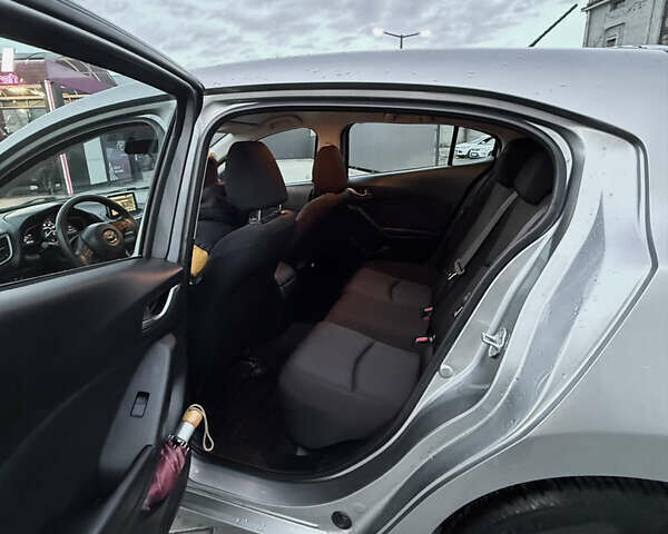Сірий Мазда 3, об'ємом двигуна 2 л та пробігом 69 тис. км за 11000 $, фото 7 на Automoto.ua