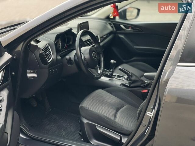 Серый Мазда 3, объемом двигателя 2.19 л и пробегом 266 тыс. км за 10399 $, фото 1 на Automoto.ua