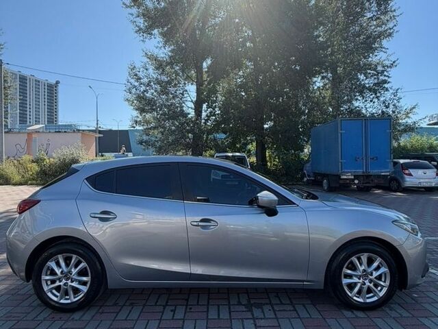 Сірий Мазда 3, об'ємом двигуна 2 л та пробігом 192 тис. км за 10500 $, фото 3 на Automoto.ua
