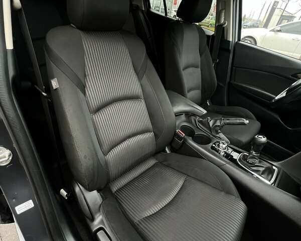 Серый Мазда 3, объемом двигателя 2.2 л и пробегом 255 тыс. км за 10500 $, фото 27 на Automoto.ua