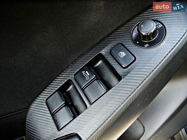 Серый Мазда 3, объемом двигателя 2 л и пробегом 142 тыс. км за 11200 $, фото 6 на Automoto.ua