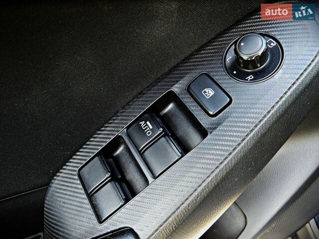 Серый Мазда 3, объемом двигателя 2 л и пробегом 142 тыс. км за 11600 $, фото 6 на Automoto.ua