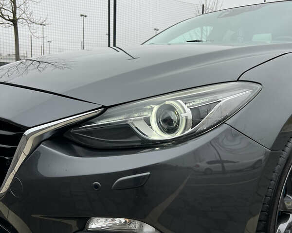 Серый Мазда 3, объемом двигателя 2.2 л и пробегом 255 тыс. км за 10500 $, фото 3 на Automoto.ua