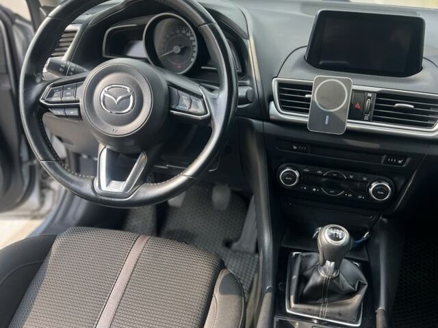 Серый Мазда 3, объемом двигателя 1.5 л и пробегом 143 тыс. км за 11700 $, фото 7 на Automoto.ua